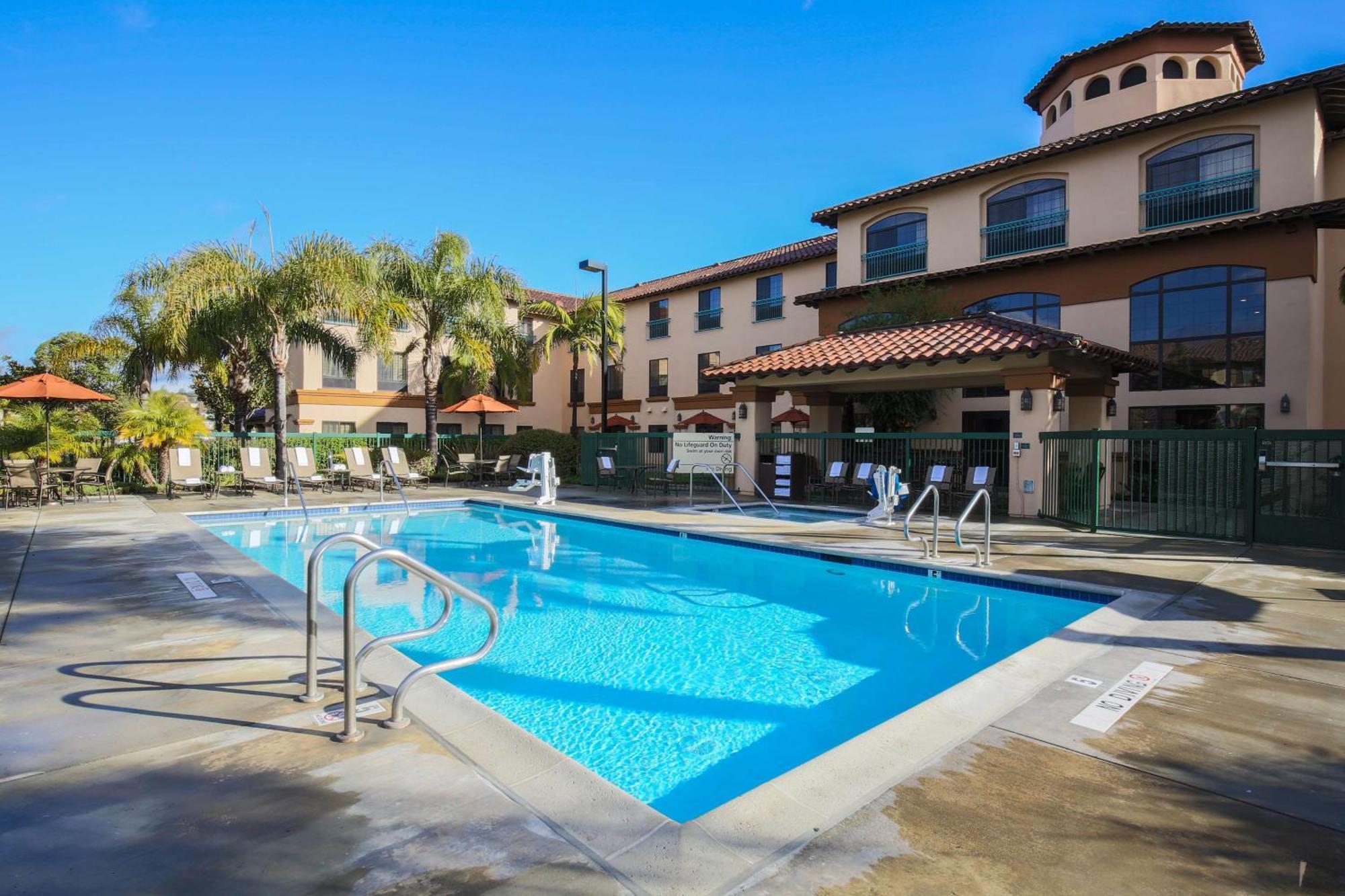 Hampton Inn & Suites Camarillo Exterior photo